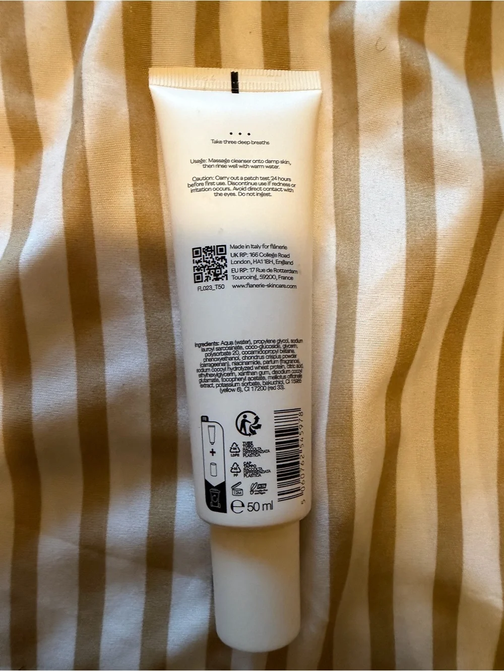 Flânerie Capturing Lights Niacinamide Balancing Gelée Cleanser — White